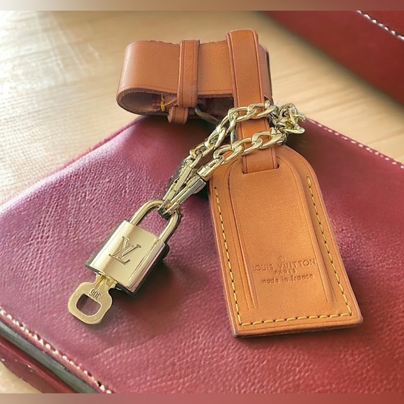 Louis Vuitton Bundle-Padlock & Key #306 Luggage Tag & Poignant-EUC - Picture 3 of 9